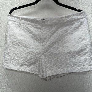 Elle Shorts Women's Sz. 12 White Chino Embroidered Floral Mid Rise Casual